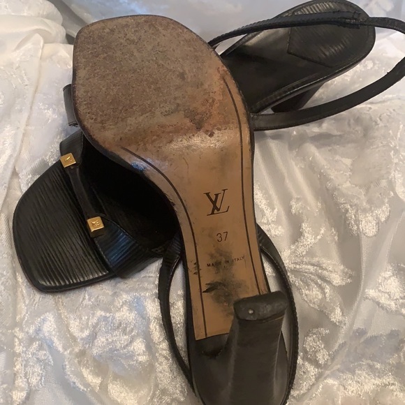 Louis Vuitton Epi Strappy Heels. Still in good shape - Picture 3 of 7